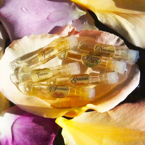 Experience the luxury of our liquid perfumes and solid perfumes with sample kits that let you play!